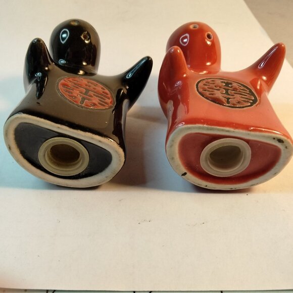 Hugging Salt Pepper Shakers Black Red Embracing Hugging Japanese Ying Yang Asia - Picture 7 of 16